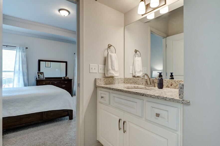 Building Photo - 2134 Springfield Dr