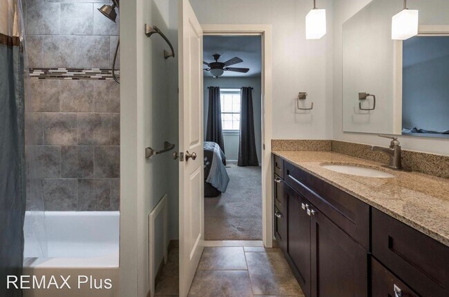 Building Photo - 3 br, 1.5 bath House - 249 Holly Dr.