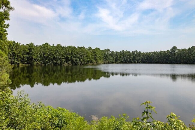 Building Photo - 321 Dogwood Cir