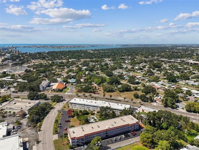 Building Photo - 211 Pasadena Ave N