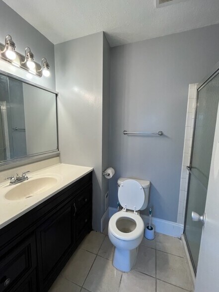 Building Photo - 18451 Stone Hollow Dr