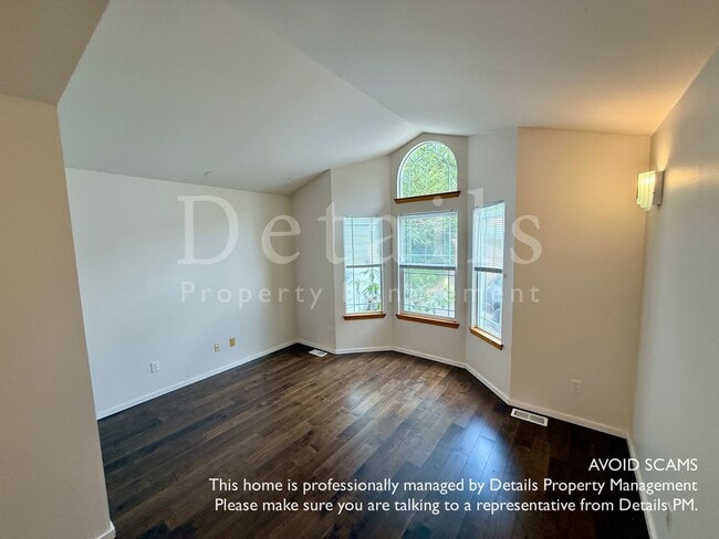 Building Photo - Nice Open Rambler in Secluded Central Kits...