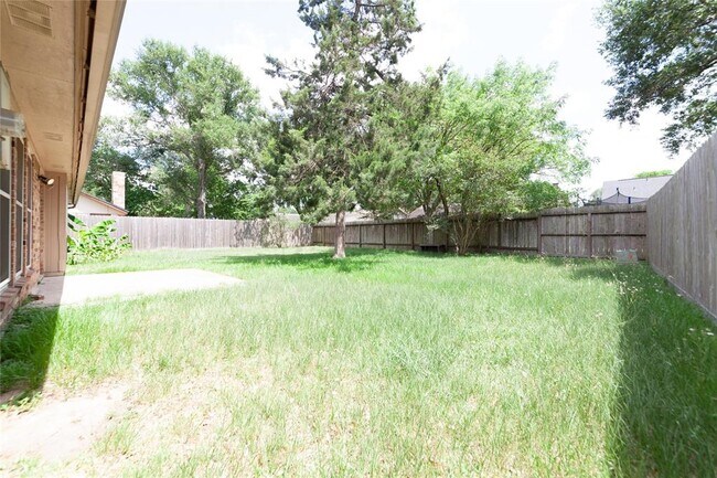 Building Photo - 22403 Deville Dr