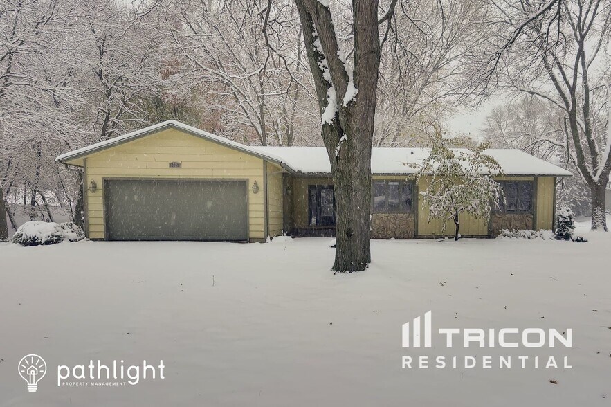 Building Photo - 8675 Westwind Cir