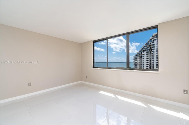Building Photo - 540 Brickell Key Dr