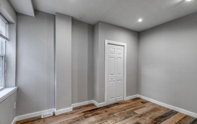 Building Photo - Luxurious 4-Bed/2-Bath Townhome in Cecil B. Moore! Available NOW!