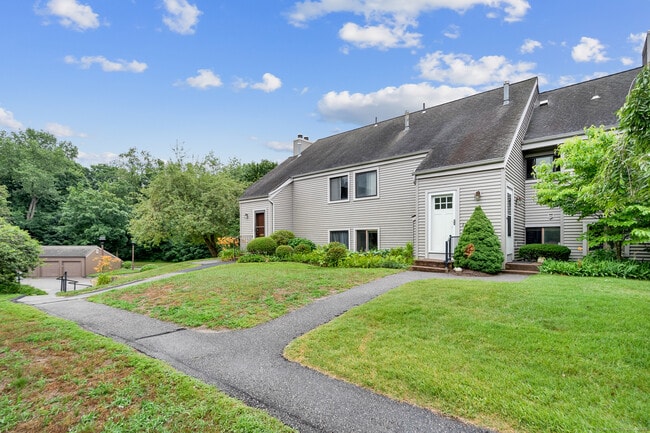 Building Photo - 74 Hollister Way S
