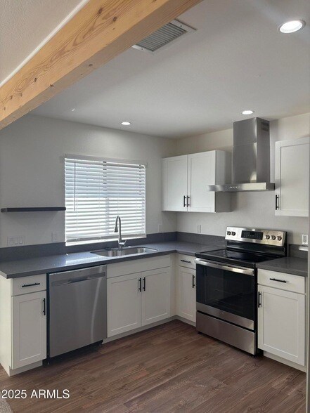 Building Photo - 10055 E Mountainview Lake Dr