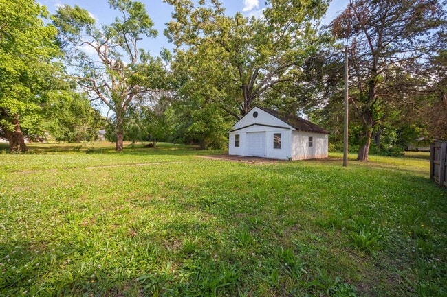Building Photo - 90 Shaw Ln