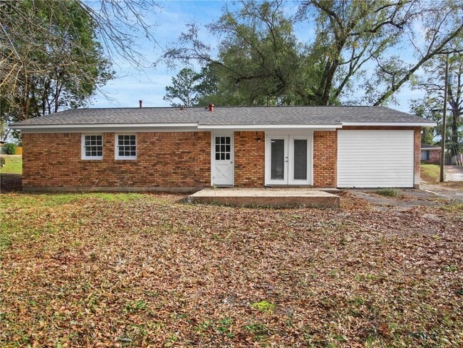 Building Photo - 526 Woodlore Dr