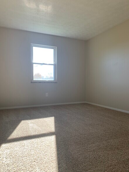 Building Photo - 6153 Laurelwood Ct