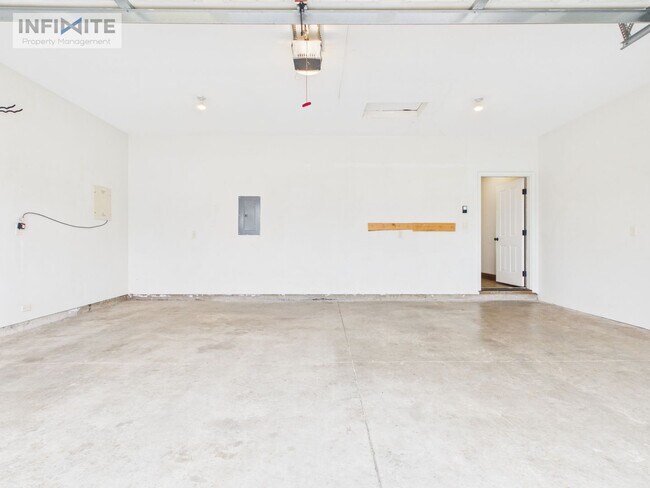 Building Photo - 1169 Forestglen Dr