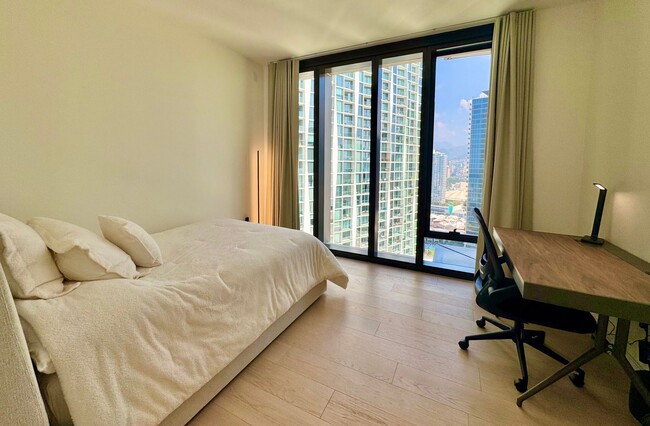 Building Photo - Fully Furnished unit in the NEW-VICTORIA P...