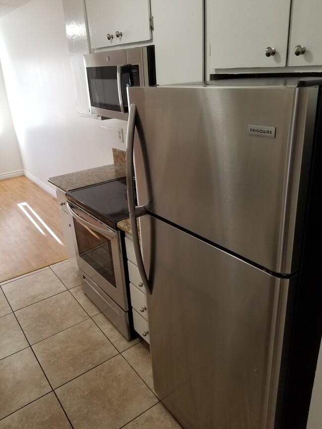 Kitchen 03 - 9618 Exposition Blvd