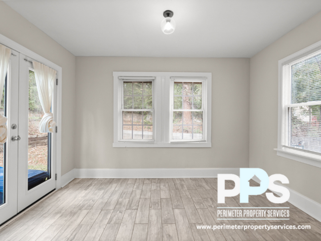 Building Photo - 1527 Mayflower Ave SW