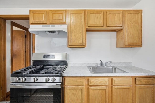 Building Photo - Triplex