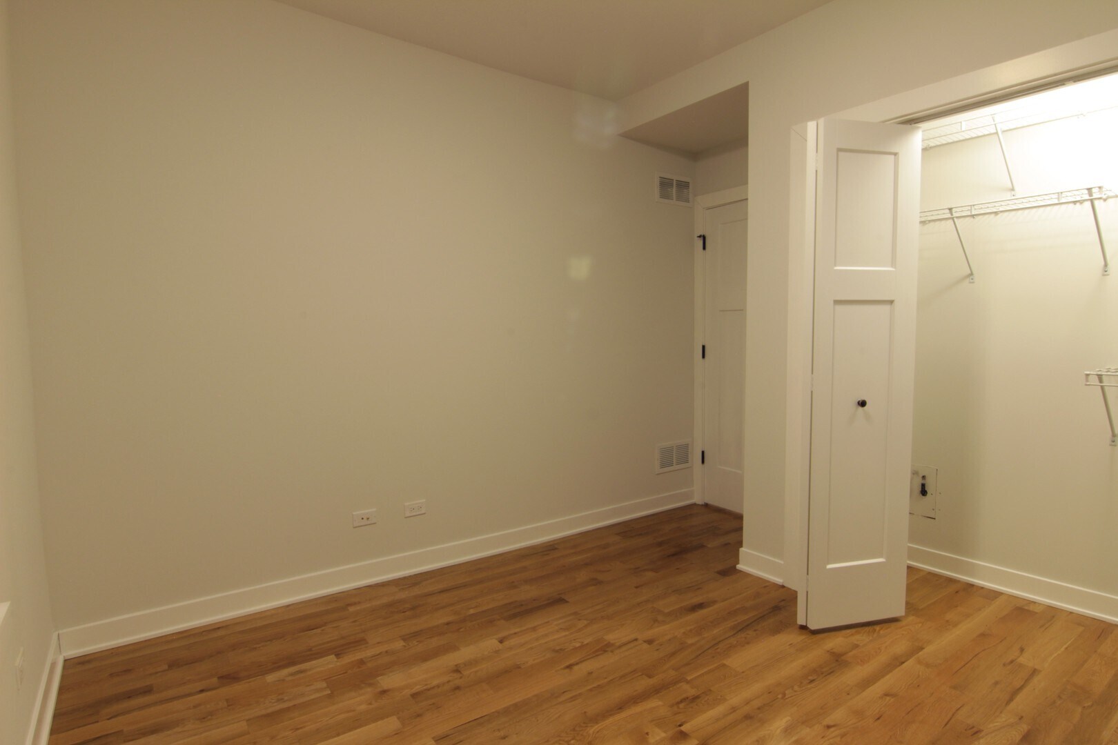 Building Photo - 2225 W Eastwood Ave