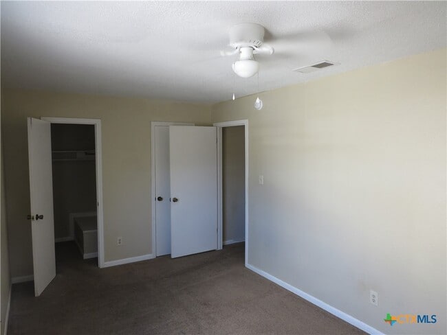 Building Photo - 1807 Cedarhill Dr