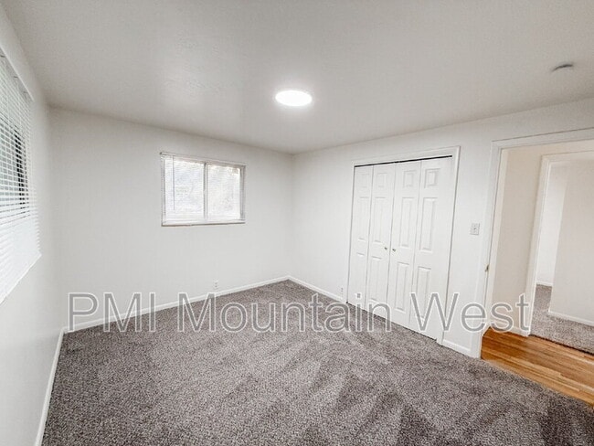 Building Photo - 698 Doren Dr