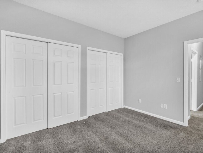 Building Photo - Walking Trails*******Castle School System********Large 3 Bedroom