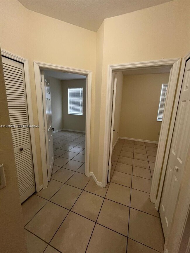 Building Photo - 10908 SW 240 Ln