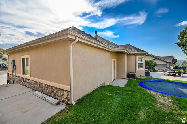 Building Photo - 1693 Crimson Oak Dr