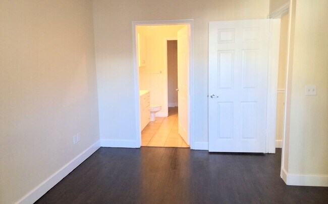 Building Photo - FOR RENT!!!  Beautiful Pool View Wood Floors Condo @ Park North Downtown Orlando!