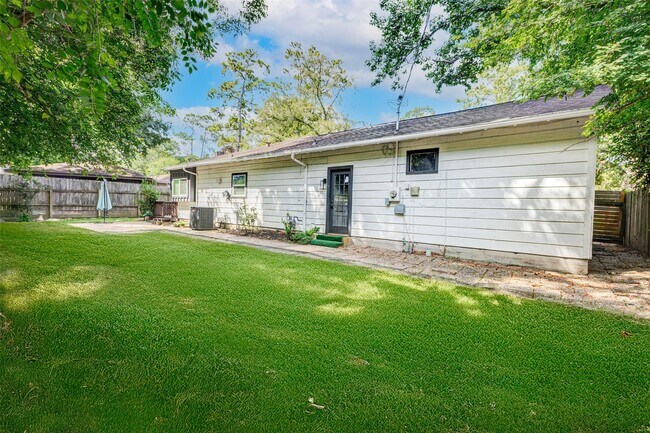 Building Photo - 22222 Greenbrook Dr