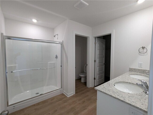 Building Photo - 1040 Rently St