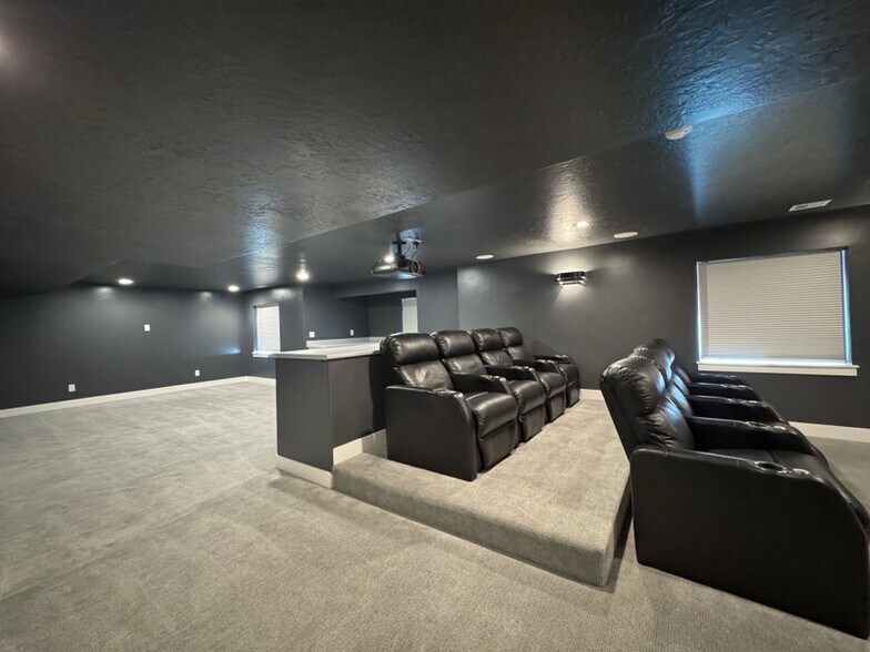 Building Photo - 3687 S Spinnaker Bay Dr