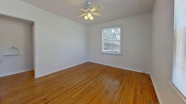 Building Photo - 1529 McDuff Ave S