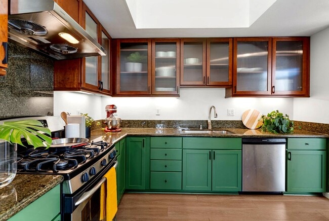 Building Photo - 1364 Powell St