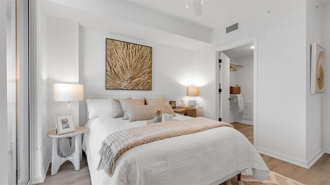 Building Photo - 225 1st Ave N