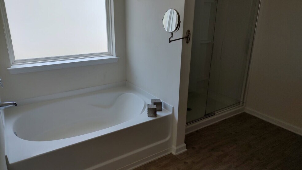 Master Garden Tub - 3492 Quail Dr