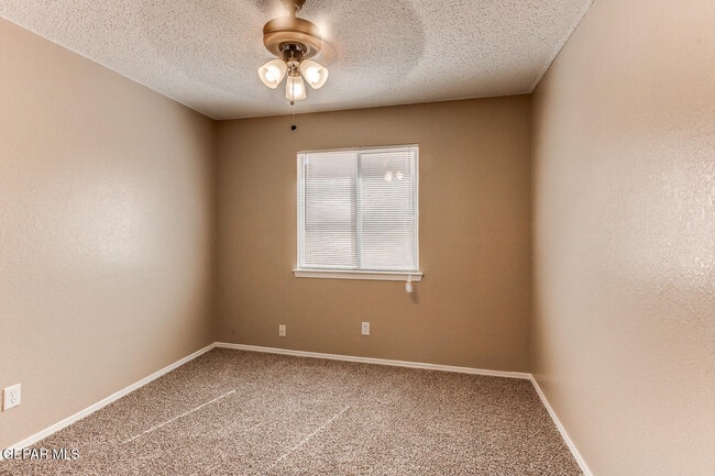 Building Photo - 10964 Northview Dr