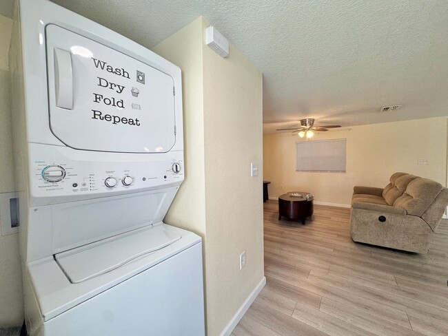 Building Photo - Furnished Apartment - Auburndale