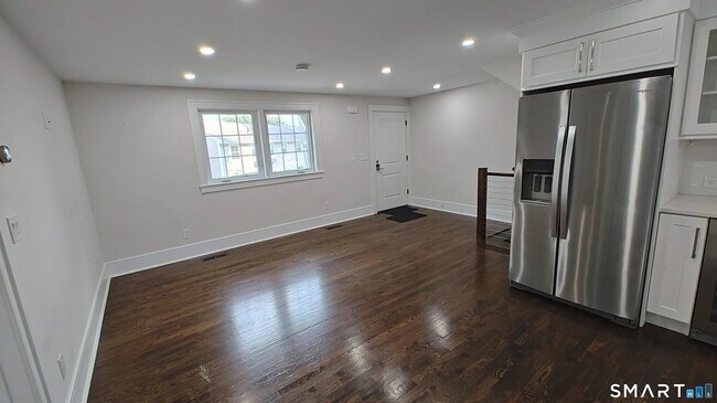Building Photo - 42 Poe Ct