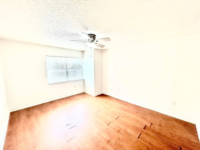 Building Photo - 4314 NW 9th Ave