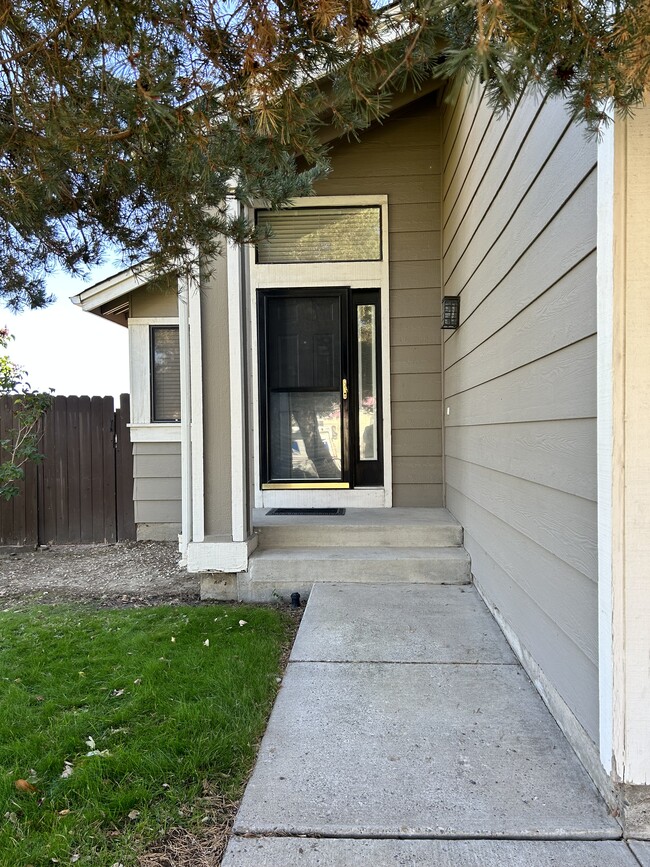 Building Photo - 3415 Ridgecrest Dr