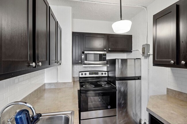 Building Photo - 28 E 16th St