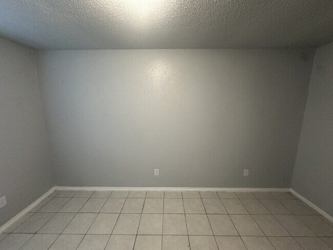 Building Photo - 1311 Hortencia Ave