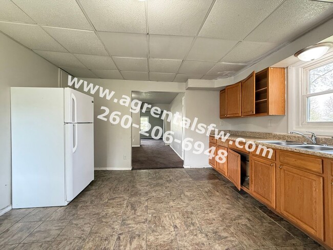 Building Photo - 3 Bedroom House