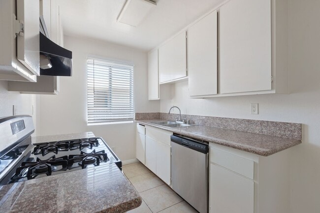 Building Photo - 7233 Loma Verde Ave