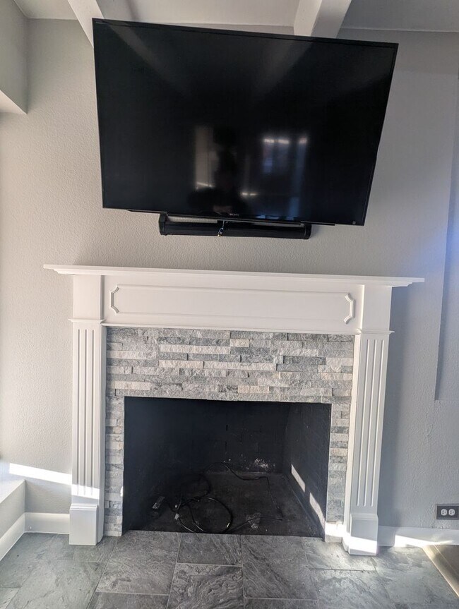 Building Photo - FABULOUS PEARL STREET CONDO IN SECURE BLDG...