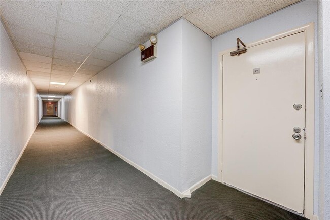 Building Photo - 8433 Hearth Dr