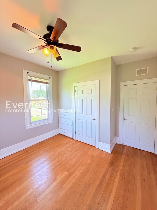 Building Photo - Spacious Home with Street Parking / 2 Bed, 1 Bath / Voucher / Pet-friendly / Coming Soon!