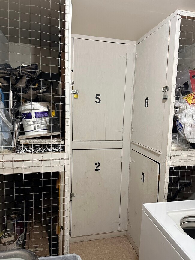 Building Photo - 2500 Bayside Dr