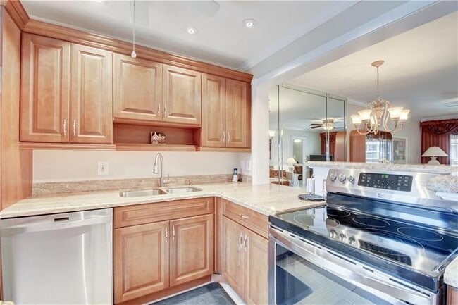 Building Photo - 1461 S Ocean Blvd