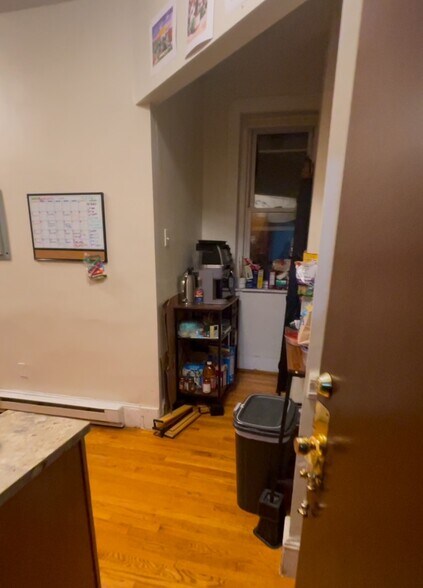 Building Photo - 65 Burbank St