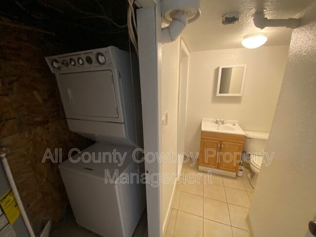 Building Photo - 1217 1/2 Bradley St